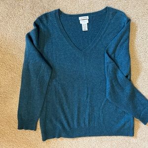 Jaclyn Smith 100% cashmere v-neck pullover sweater
